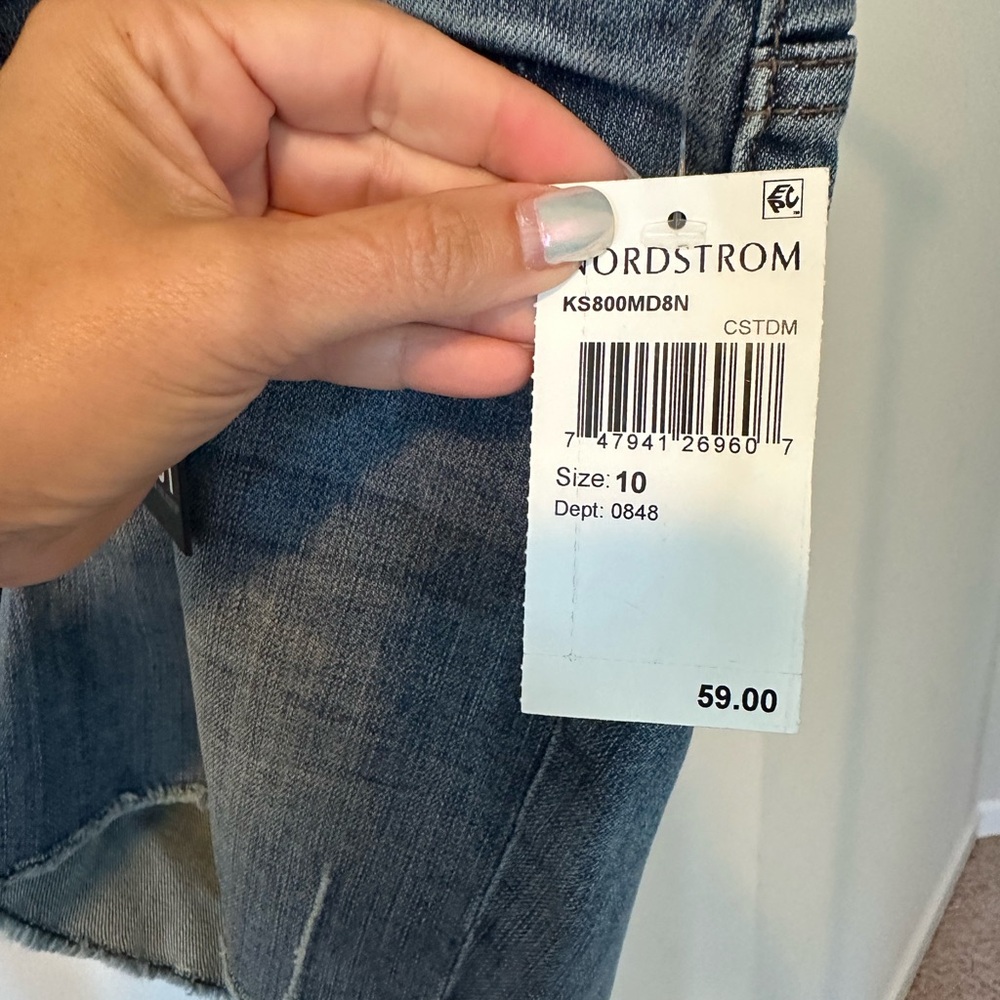 Kut from the Kloth NWT Denim Shorts with slight fringe. - Picture 2 of 3